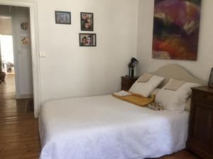 B&B / Chambres d'hotes Le Magnolia : Chambre Familiale avec Salle de Bains et Toilettes Communes