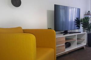 Elegant Charming Apt in the Hilton Area