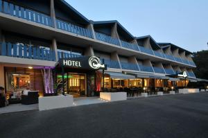Hotels Hotel Logis Lacotel : photos des chambres