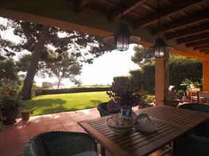 LETS HOLIDAYS Lovely garden house in mar menuda