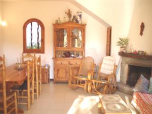 Beautiful detached air-conditioned villa close to sandy beach, shops and restaurants