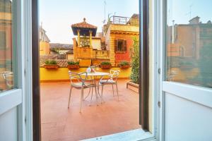 Single Room with Terrace room in Ripagrande a Trastevere