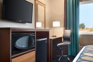 Queen Room - Mobility Access/Non-Smoking room in Super 8 by Wyndham Sioux Falls