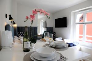 Apartamenty Royal Maris 5 - pokój dwuosobowy, najlepsza lokalizacja w Ustce, blisko plaży i portu, bezpłatny parking, ścisłe centrum