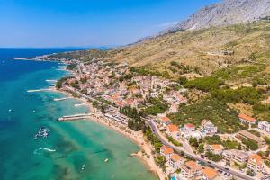 LUXURY VILLA PARADISE 120m from sandy beach, heated pool, billiard, max 12 pax