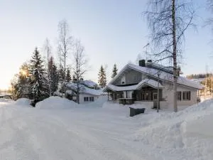 Holiday Home Hallantytär b4 paritalo inc- 2 ski ticke by Interhome - Ukkohalla