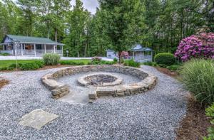 Two-Bedroom Cottage room in Linville Falls Lodge & Cottages