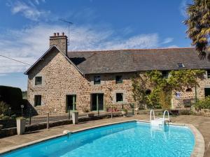 Maisons de vacances STUDIO PRIVATIF ET SA PISCINE AUX AGAPANTHES DE CROMEL - Le Mont Saint-Michel : photos des chambres