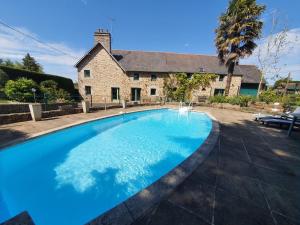 STUDIO PRIVATIF ET SA PISCINE AUX AGAPANTHES DE CROMEL - Le Mont Saint-Michel