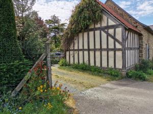 Maisons de vacances STUDIO PRIVATIF ET SA PISCINE AUX AGAPANTHES DE CROMEL - Le Mont Saint-Michel : photos des chambres