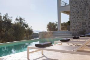 Villa Elanthy-New Luxury villa with private sea access