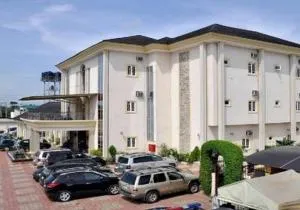 Room in Lodge - Helena Haven Hotels and Suites - Owerri