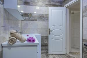 Villa Lale - 4 bed with top kitchen and garden!