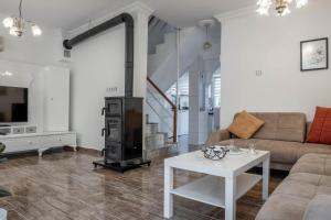 Villa Lale - 4 bed with top kitchen and garden!