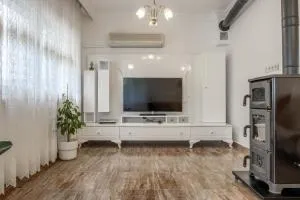 Villa Lale - 4 bed with top kitchen and garden! - Serik