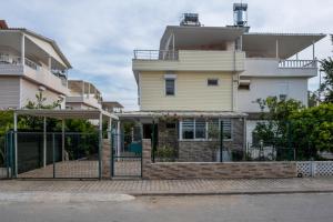 Villa Lale - 4 bed with top kitchen and garden!