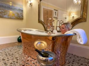 Clan Young Suite Apartment-LUXURY CENTRAL GETAWAY!!