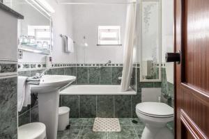 Standard Twin Room room in Hotel Colmeia
