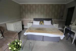 Deluxe Double Room room in Ormonde House Hotel