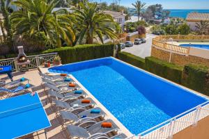 3381 Villa Angela Flores