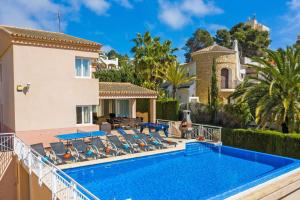 3381 Villa Angela Flores