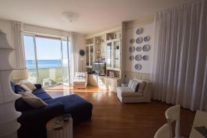 Splendido appartamento fronte mare con box doppio