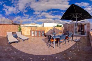 Semi-detached villa sea views, huge terrace, close beach