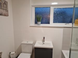 No 14, 3 BEDwith SMART TVs, Fully Fitted Kitchen, Ample PARKING, Ideal for TRADES, BUSINESS, and NC500 longer stays contact Langley Cottages and Apartments, VAT registered