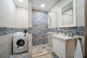 Comfy luxury center apartment