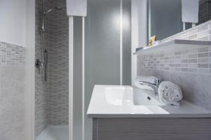 Double or Twin Room with Sea View room in B&B Sirentum