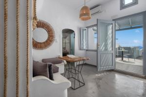 Exclusive Plan Suites Santorini Greece