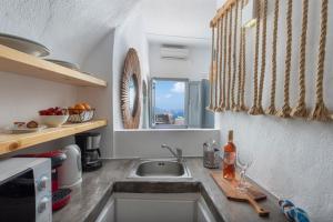 Exclusive Plan Suites Santorini Greece