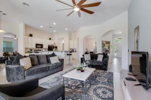 Five Bedroom House room in Our Serenity