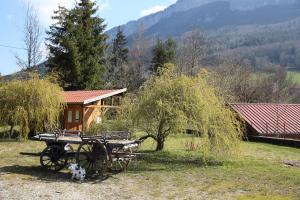 Chalets chalet et lodge du camping la Porte St Martin : Chalet 2 Chambres