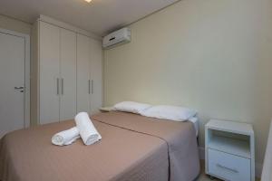 Porto Fino 106 – Lindo Apartamento no Centro de Bombinhas, a 260 Metros da Praia, com Ótimo Custo-Benefício.