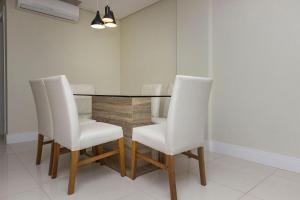 Porto Fino 106 – Lindo Apartamento no Centro de Bombinhas, a 260 Metros da Praia, com Ótimo Custo-Benefício.