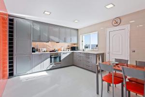 Villa Ninho da Aguia by Villa Plus