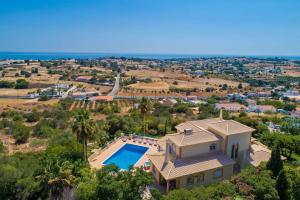 Villa Nenufa by Villa Plus