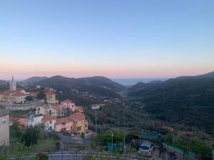 Casa indipendente su due livelli in Liguria-vista mare 6-7 Posti