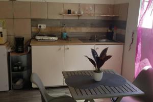 Gîte du stade Le Studio cour parking et piscine partagee