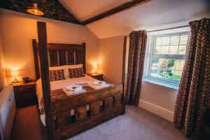King Room with Lake View room in Tynycornel Hotel