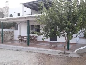 Kostos House with terrace - Lefkes