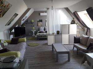 Maisons de vacances Logement independant avec piscine couverte : photos des chambres