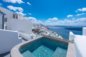 Exclusive Plan Suites Santorini Greece