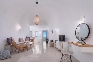 Exclusive Plan Suites Santorini Greece