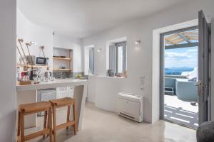 Exclusive Plan Suites Santorini Greece