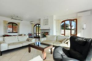 Contemporary Villa in Castellaccio with Private Pool