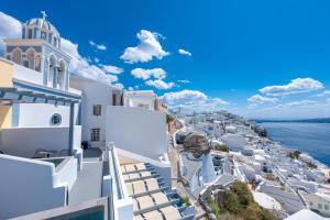 Exclusive Plan Suites Santorini Greece