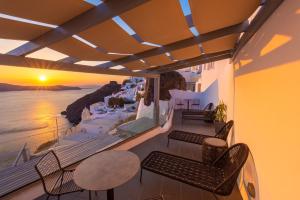 Exclusive Plan Suites Santorini Greece