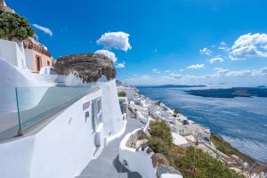 Exclusive Plan Suites Santorini Greece